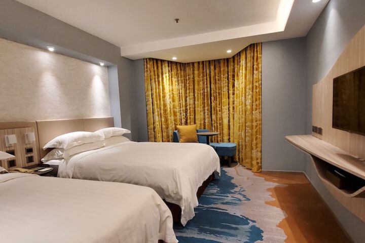 Room 34 of 103