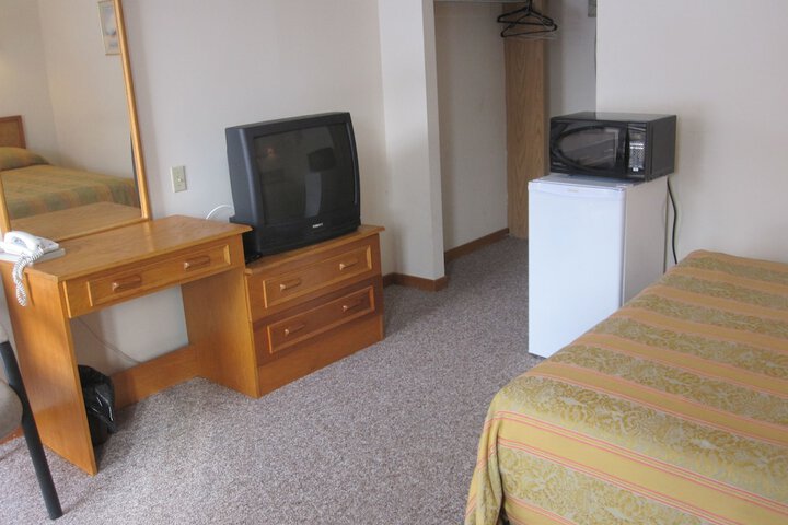 Room 12 of 16