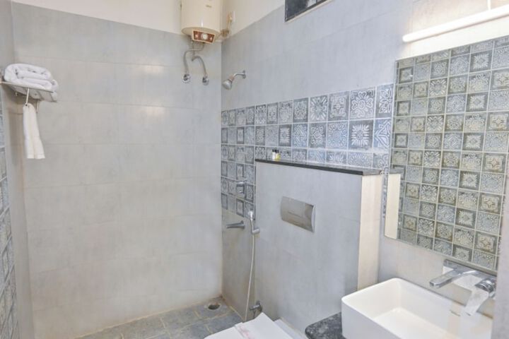 Room 8 of 20