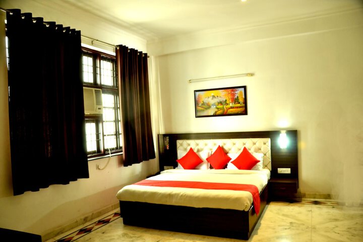 Room 11 of 23