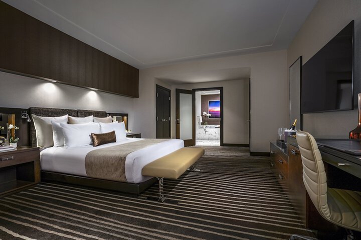 Room 16 of 211