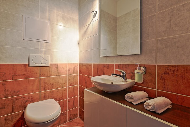 Room 15 of 27