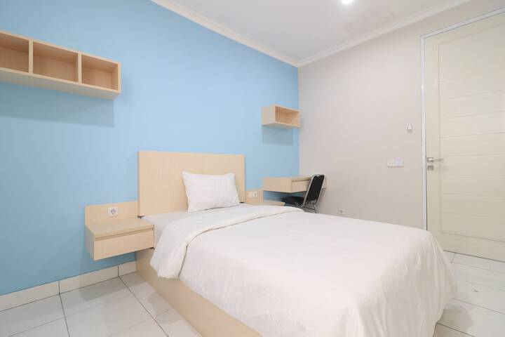 Room 10 of 27
