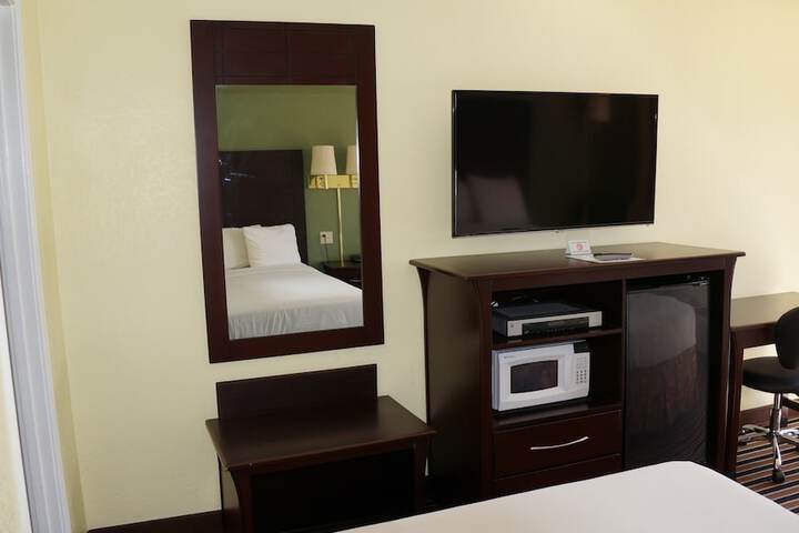 Room 13 of 34