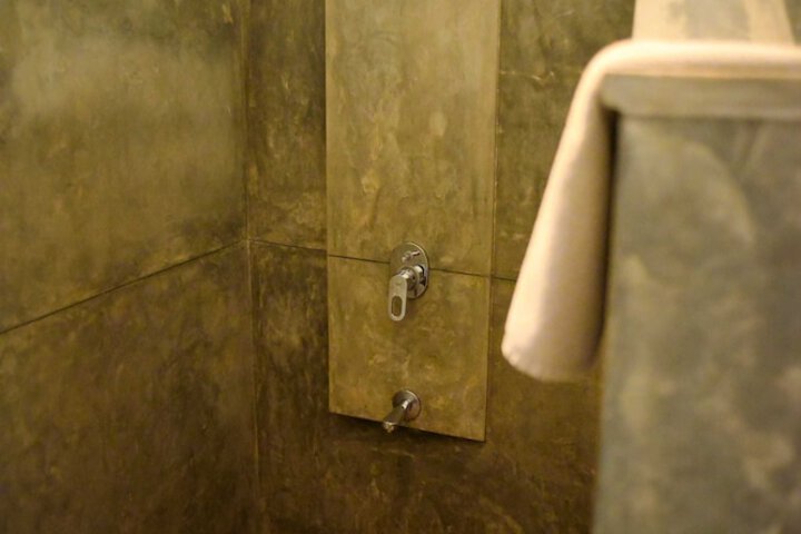 Room 12 of 27