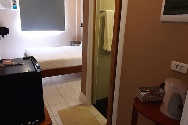 Room 9 of 16