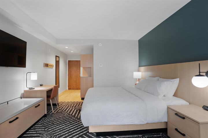 Room 17 of 103
