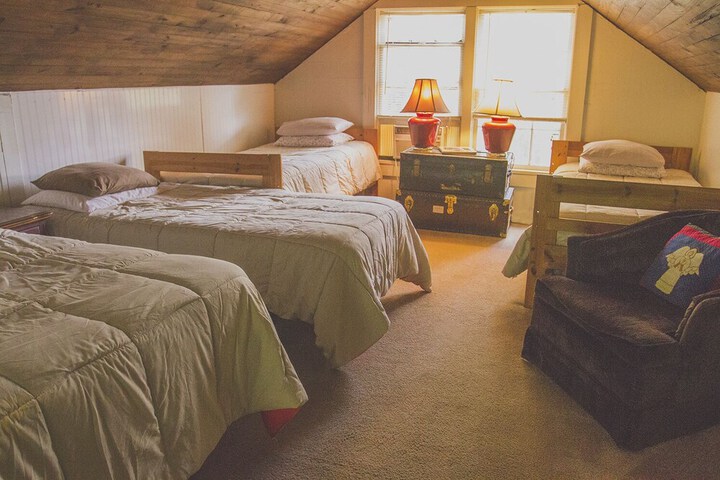 Room 23 of 137