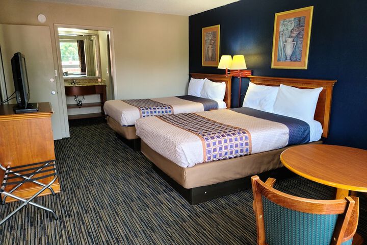 2 Double Beds (10 of 15)