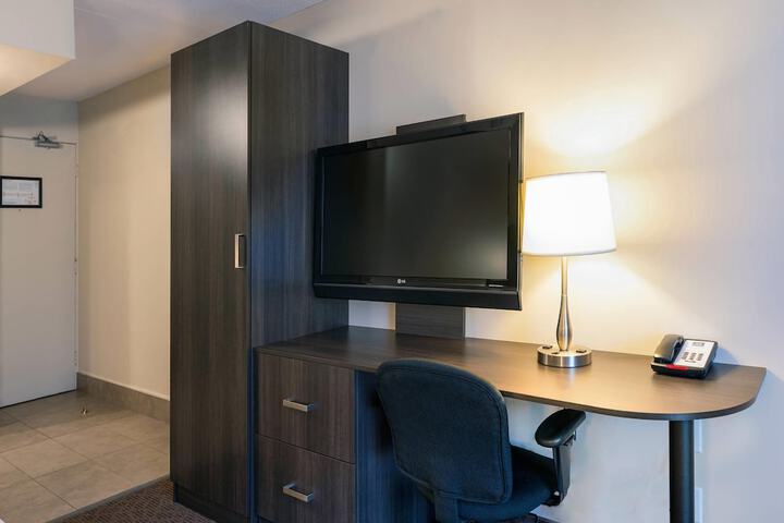 Room 8 of 32