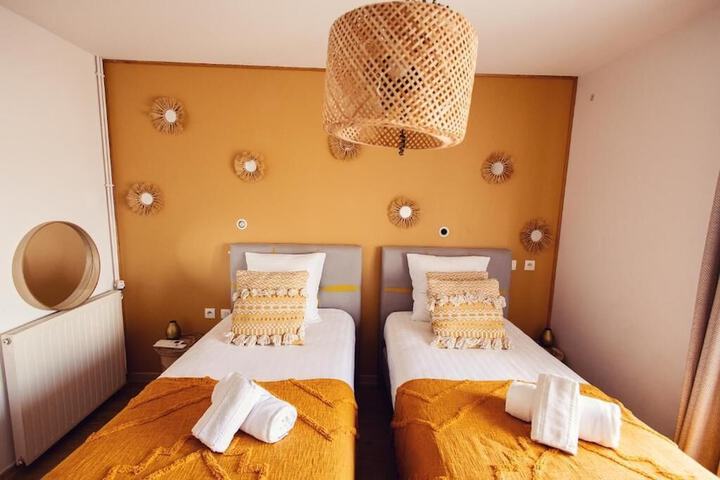 Room 54 of 148