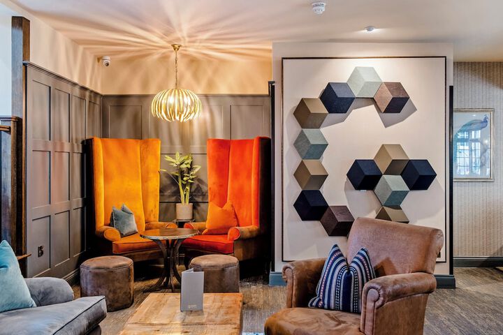 Lounge 72 of 92