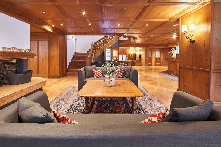 Entrance & Lobby