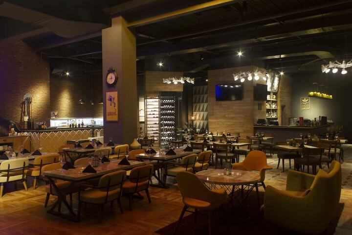 Dining 48 of 70