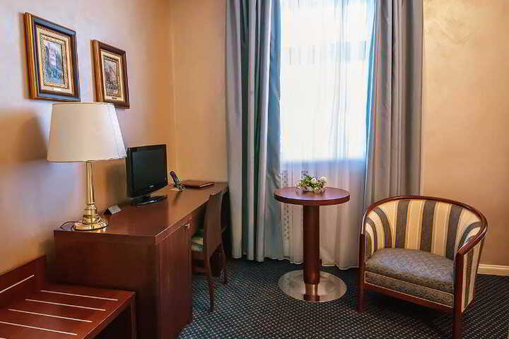 Room 10 of 10