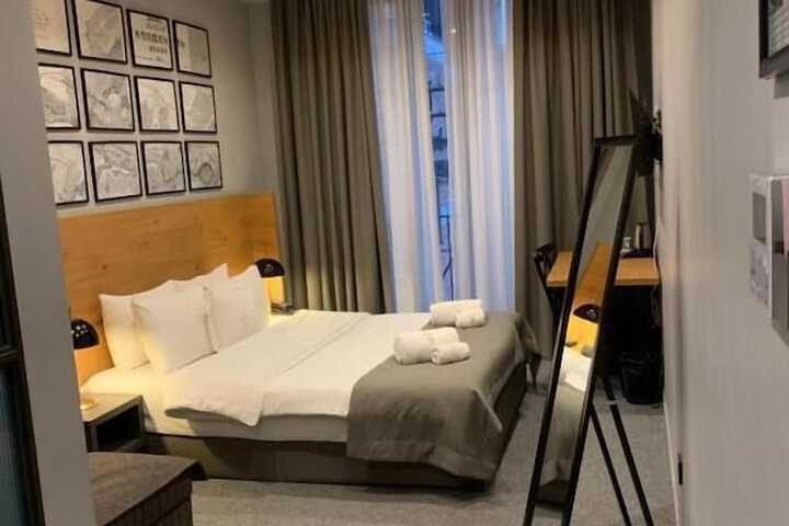 Room 16 of 50