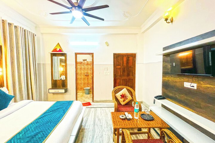 Room 10 of 33