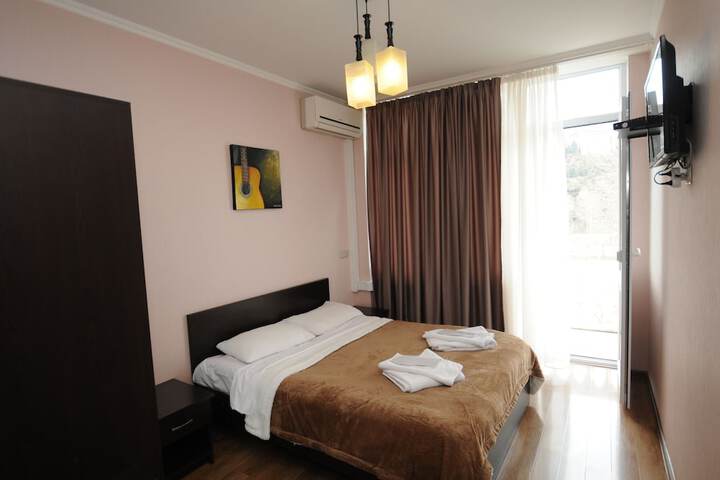 Room 12 of 16