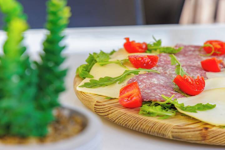 Dining 25 of 26