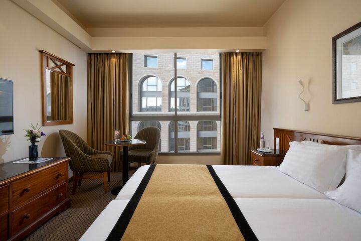 Room 15 of 82
