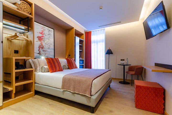Room 12 of 99