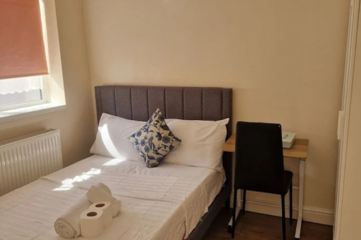 Room 6 of 17