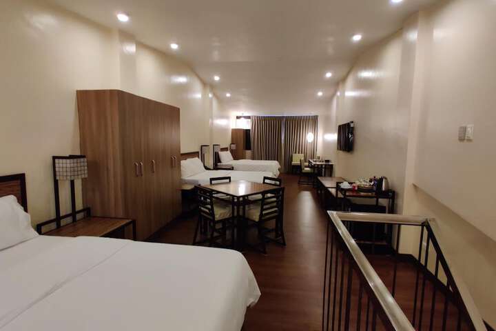 Room 5 of 112