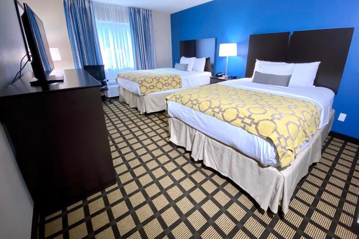 2 Queen Beds (3 of 7)
