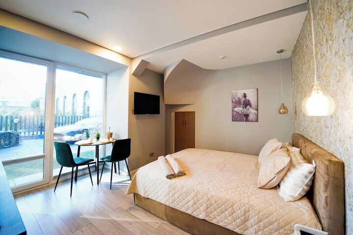 Room 3 of 72