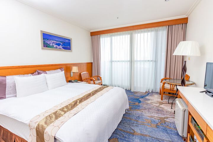 Room 5 of 28