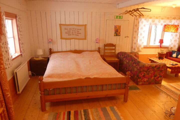 Room 4 of 73