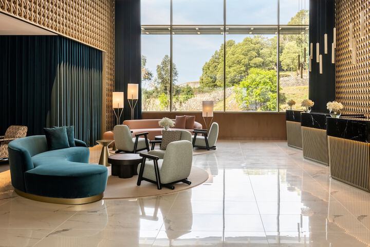 Lobby lounge