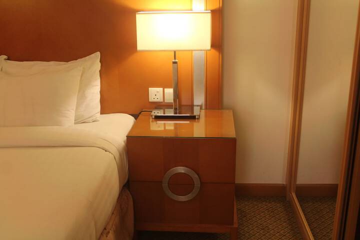 Room 16 of 77