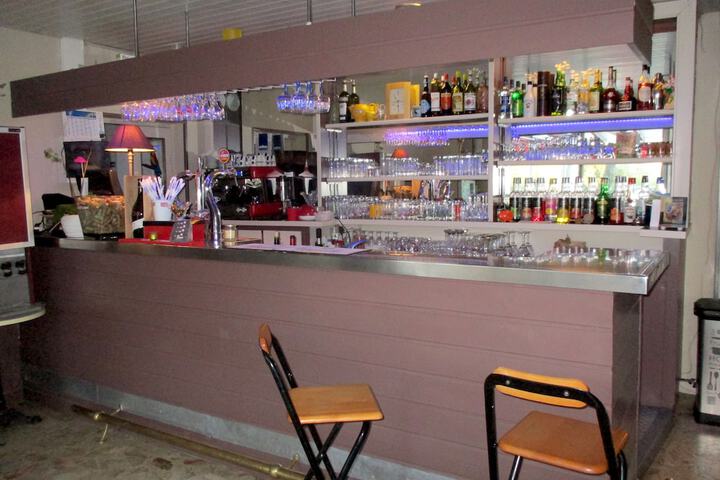 Lounge 10 of 11