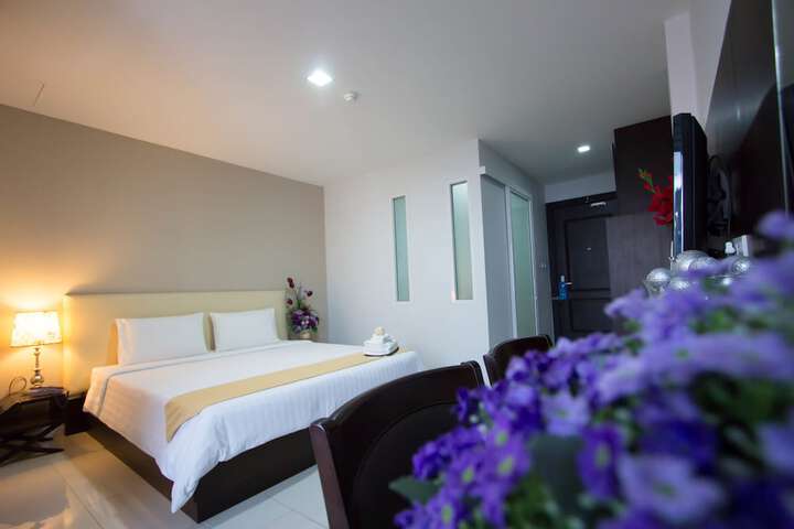 Room 4 of 32