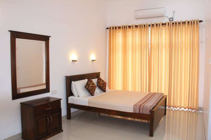 Room 6 of 35