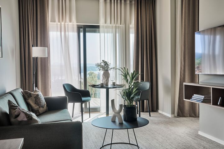 Room 10 of 68