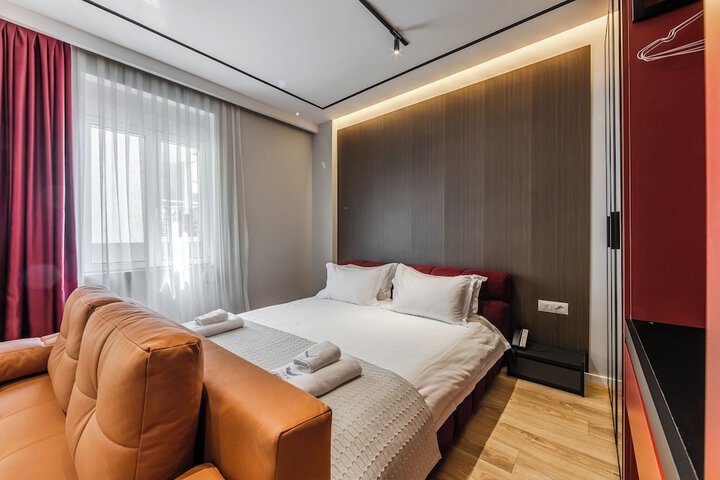 Room 32 of 171