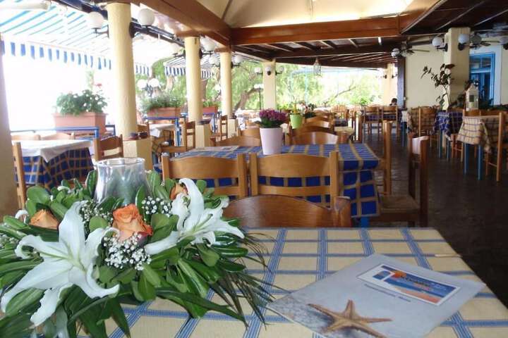 Dining 14 of 26