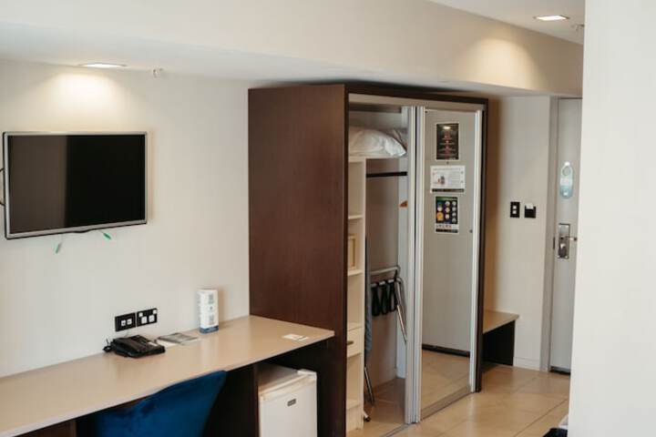Room 27 of 99