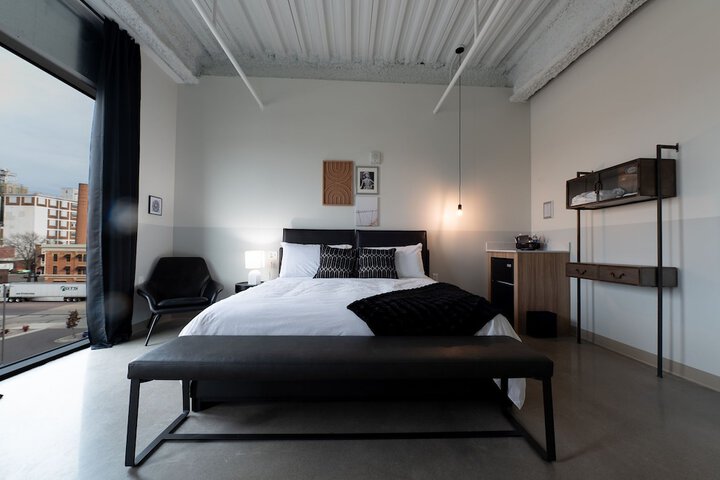 1 King Bed (12 of 19)