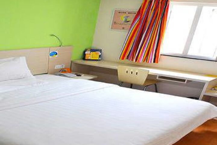 Room 8 of 11