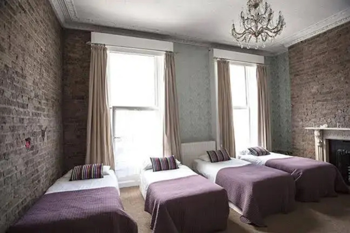 Room 6 of 16
