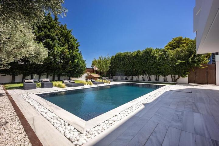 Pool 40 of 56
