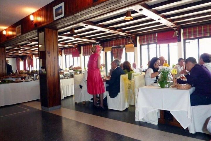Ballroom/Hall 62 of 84