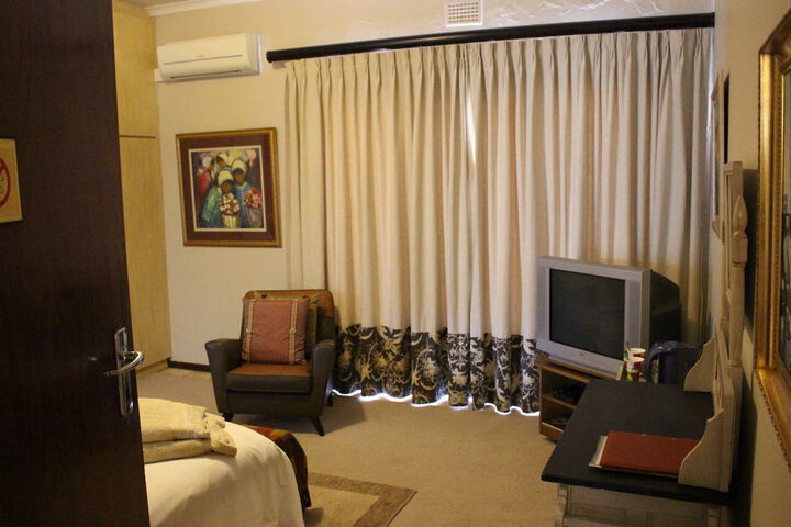 Room 10 of 36