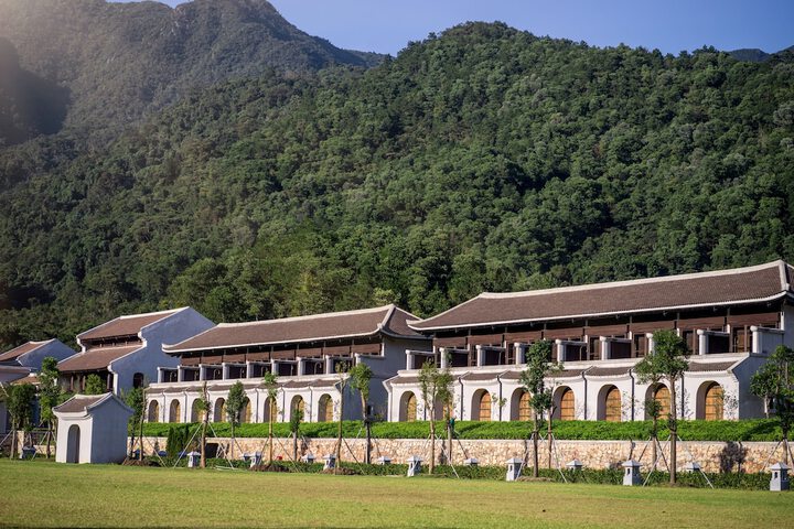 Hotel Exterior 146 of 164