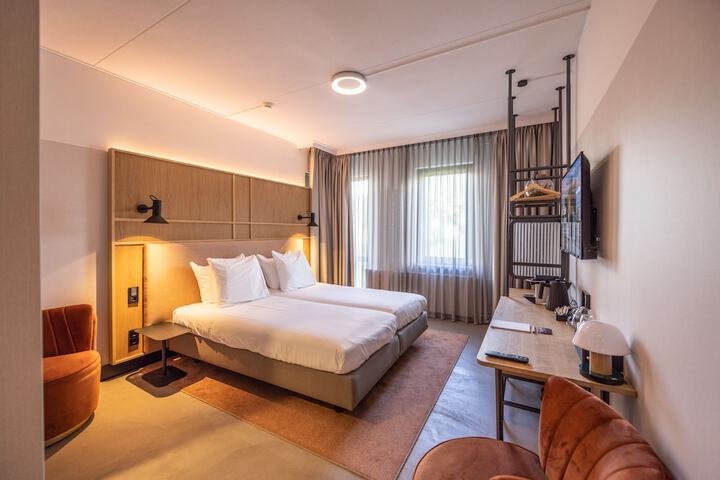 Room 14 of 32