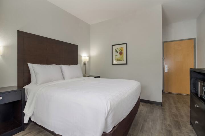 2 Queen Beds (9 of 10)