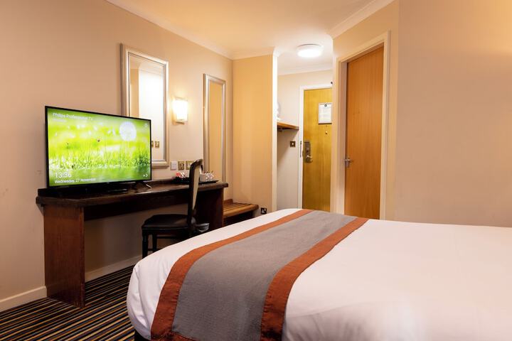 Room 4 of 27